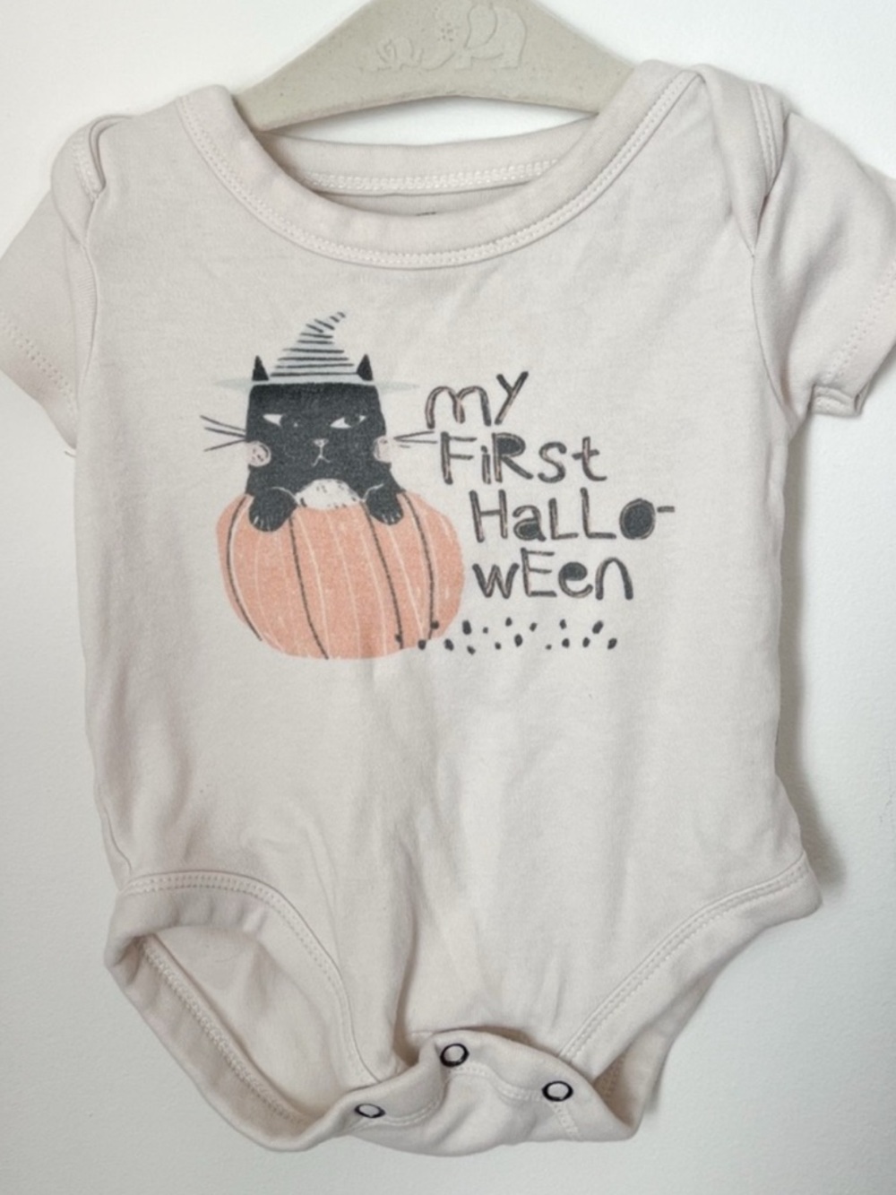 Finn + Emma Organic Baby Halloween Bodysuit with Black Cat and Pumpkin